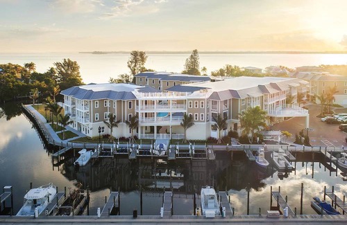Holmes Beach Hotel | Waterline Marina Resort & Beach Club, Autograph Collection