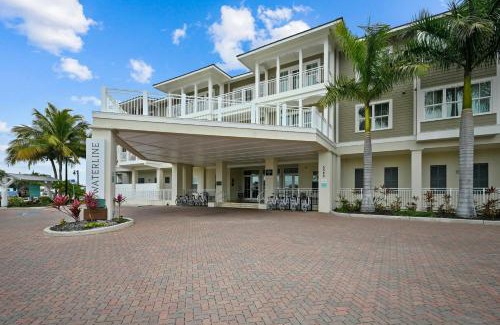 Holmes Beach Hotel | Waterline Villas & Marina, Autograph Collection