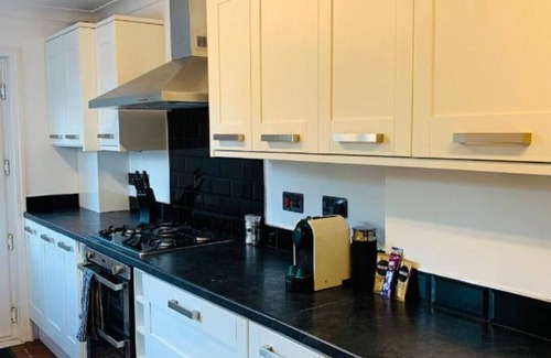 Penylan House | Waterloo House 4 bedroom Sleeps11