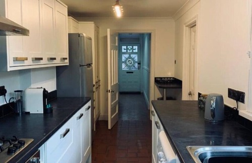 Penylan House | Waterloo House 4 bedroom Sleeps11