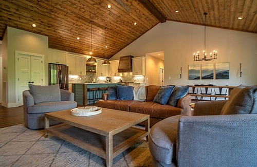New Tazewell House | Watermark Lake House