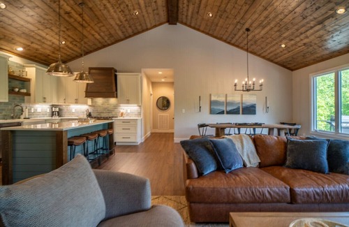 New Tazewell House | Watermark Lake House