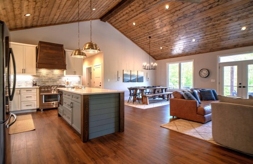New Tazewell House | Watermark Lake House