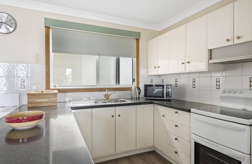Erowal Bay House | Waters Edge - Belle Escapes Jervis Bay
