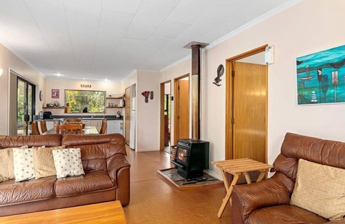 Collingwood House | Waters Edge Golden Bay