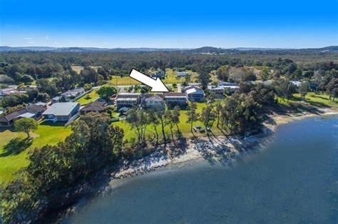 Tuggerawong Apartment | Waters Edge Golden Sunrise Two Bedroom Apartment Recent Reno