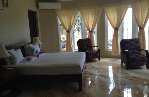 Montego Bay House | Waters Edge Guest House