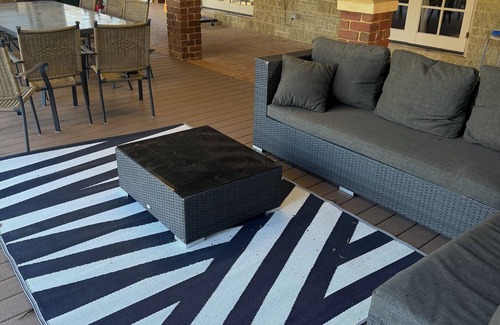 Bouvard House | Waters edge retreat, come and relax on the estuary