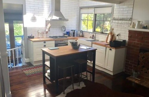 Daylesford House | Waterside Cottage - Perfect Lakeside Location