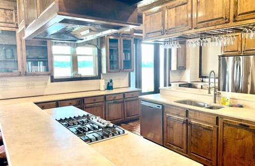Kolin House | waterside views of oxbow, kayak,fishing, perfect spot, private deck/balcony