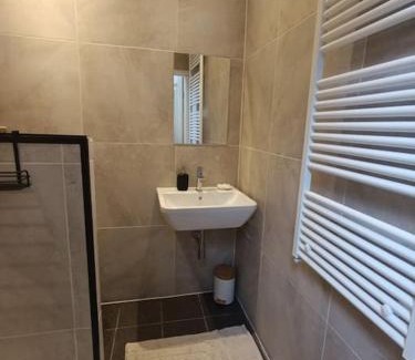 Bodegraven Apartment | Waterval Wellness-suite met Sauna!