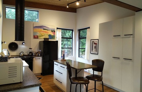 Madeira Park Cabin | Waterview Architectural Gem - Romantic Seclusion!