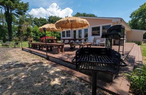 Stevensville House | Waterview with Beach Volleyball! Walk to Marina & Kentmorr Beach Bar and Grill.