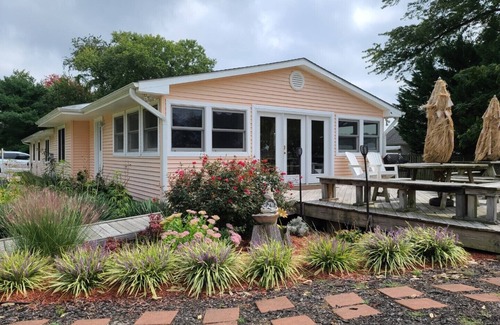 Stevensville House | Waterview with Beach Volleyball! Walk to Marina & Kentmorr Beach Bar and Grill.
