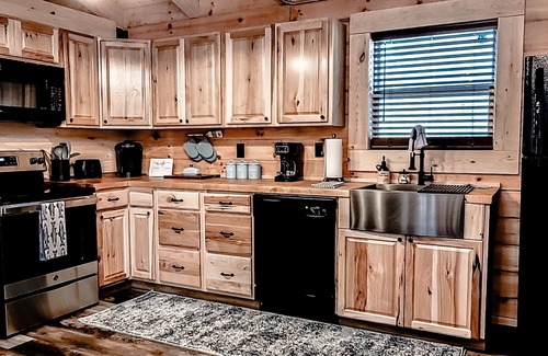 Ten Mile Cabin | Watts Bar River Retreat Cozy Cabin Minutes from Watts Bar Lake in Ten Mile, TN!