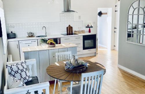 Garryvoe House | Wavecrest Holiday Cottage by Trident Holiday Homes