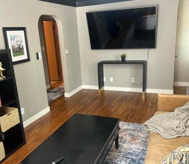 Waverly House | Waverly 3 Bed 2 Bath Home