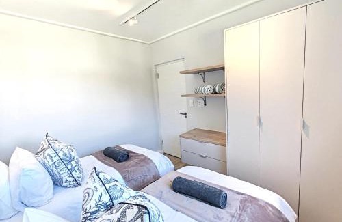 Redhill Apartment | Wavescape Hang Ten Stay