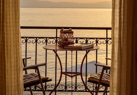 Avia House | Waveside Sanctuary - Luxurious Seastone Villa