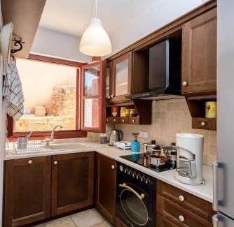 Avia House | Waveside Sanctuary - Luxurious Seastone Villa