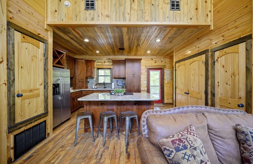 Broken Bow Cabin | Waymaker, Couples, Hot Tub, Firepit, Soaker Tub