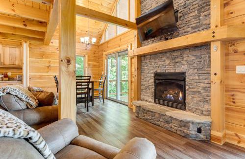 Waynesville House | Waynesville Romantic Hideaway with Private Hot Tub