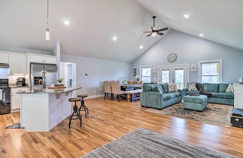 Waynesville Cottage | Waynesville Smart Cabin w/Hot Tub & Views!