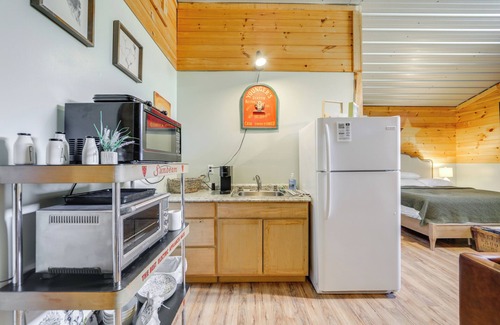 Waynesville Apartment | Waynesville Studio w/Fire Pit & Mountain Views!