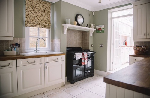 Lincoln House | Wayside, a beautiful Victorian home in a rural setting , 5 miles from Lincoln