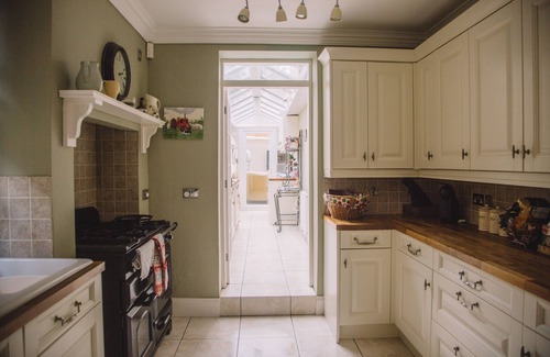 Lincoln House | Wayside, a beautiful Victorian home in a rural setting , 5 miles from Lincoln