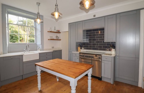 Craven Arms House | WAYSIDE HOUSE, pet friendly, with hot tub in Aston On Clun