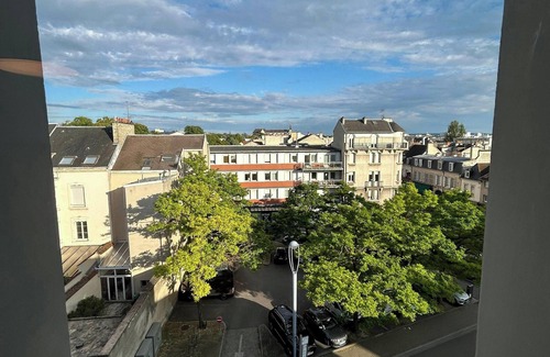 Barbatre Apartment | We Live In R - Suite 401