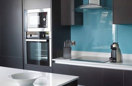 Hull Apartment | We Love HU -Sky Marina Suite