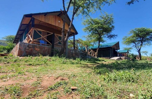 Ololaimutiek Cottage | we we are located at maasaimara 1.5 km from the main entrancen