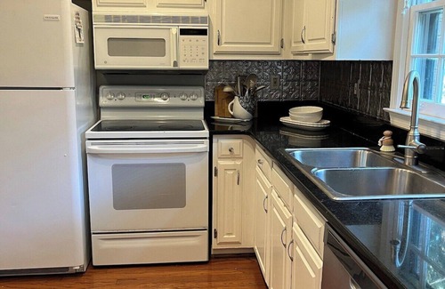Green Hills Condo | We welcome you home to this peaceful and centrally-located house