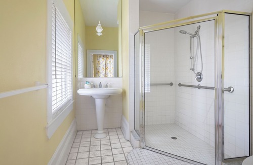Bahama Village Bed & Breakfast | Weatherstation Inn