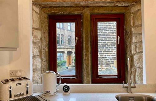 Honley Cottage | Weaver’s Den, a cosy countryside retreat