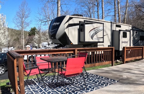 Pittman Center RV Rental | Webb Creek Camper Lot – Smoky TN