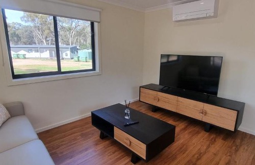Wedderburn Hotel | Wedderburn Caravan Park