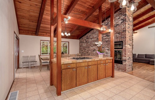 Happy Valley House | Weddings, graduations, Event gatherings on private 3 acres!