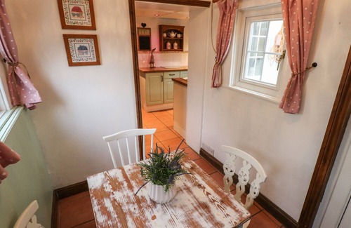Brading Cottage | WEE COT, pet friendly, character holiday cottage in Brading