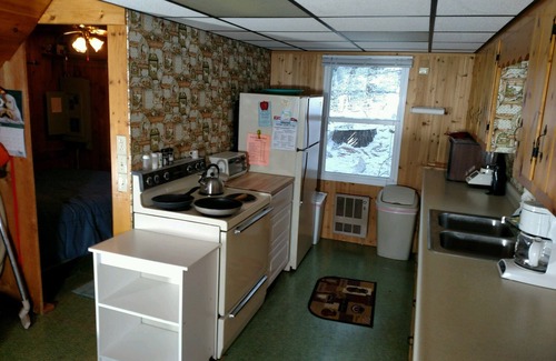 Oakland Cottage | Weekly discounts avail. Get away from it all on the start of The Belgrade Lakes