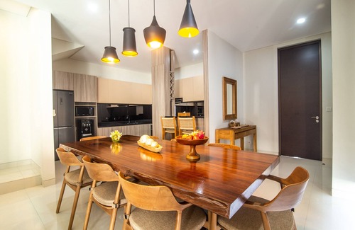 Kediri Villa | Weekly Promo Modern Family Living 4BR Villa atTanah Lot