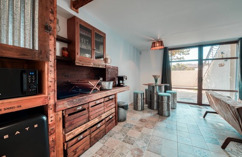 Entraigues-sur-la-Sorgue Apartment | Welcome to "La Remise en Forme". A unique place to relax!