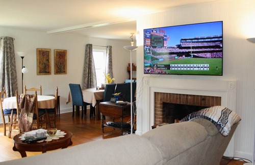 Fountainhead-Orchard Hills House | Welcome Home: Comfortable Home for Families, Pets, Remote Workers
