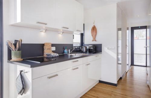 Offingawier House | Welcome in - Houseboat Agua Dolce met tuin, Paviljoenwei 4, Sneek - Offingawier