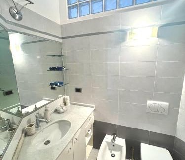 Zoagli Apartment | WELCOME RIVIERA Primavera 1A Vista mare- spazioso e comodo appartamento-2 bagni-wifi-aria condizionata in ogni stanza-garage a pagamento 15 euro al giorno