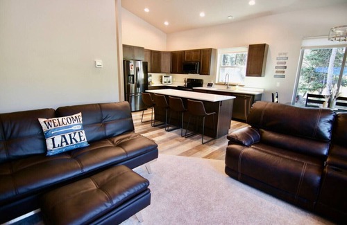 Seeley Lake House | Welcome snowmobilers, skiers, & Winter enthusiasts!