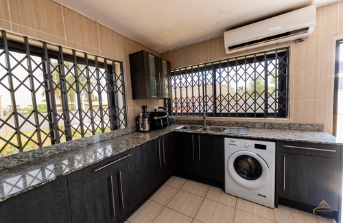 Accra House | Welcome to Amazing Grace - 5 Bedroom Villa. A Home away from Home! Akwaaba!
