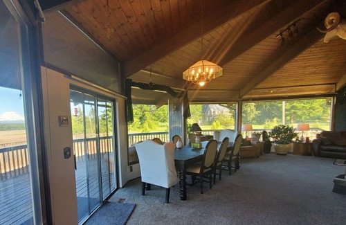 McKenna House | Welcome to Cindy's Place! Dodecagon retro romantic home in the Country!